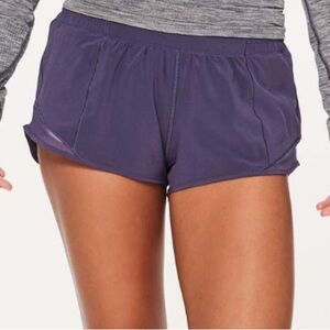 Lululemon Hotty Hot Short II 2.5" Viola Size 4